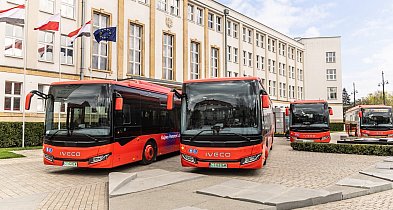 Nowe autobusy na drogach regionu. Flota KPTS rośnie w siłę