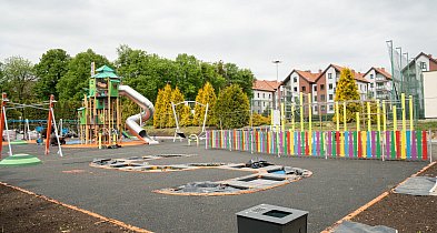Plac zabaw przy ul. Hallera niemal gotowy! Kiedy wielkie otwarcie ZDJĘCIA