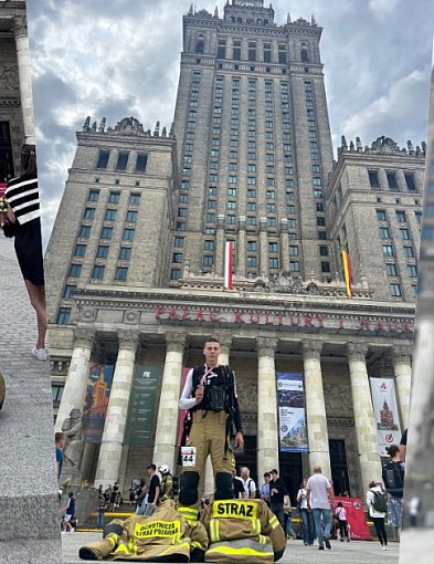 Nasi strażacy na szczycie Pałacu Kultury. Hołd dla ofiar WTC-28234