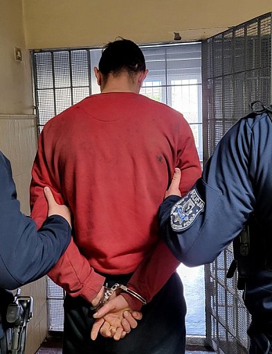 Nerwowe zachowanie za kierownicą tym razem zaprowadziło mężczyznę za kratki-28697