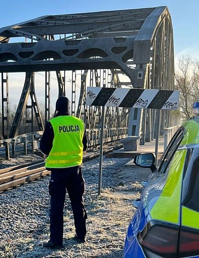 Dlaczego więcej policjantów widać na kolei?-29043