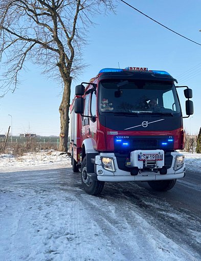 Czujka i instynkt uratowały im życie. Dwie osoby trafiły do szpitala-29614
