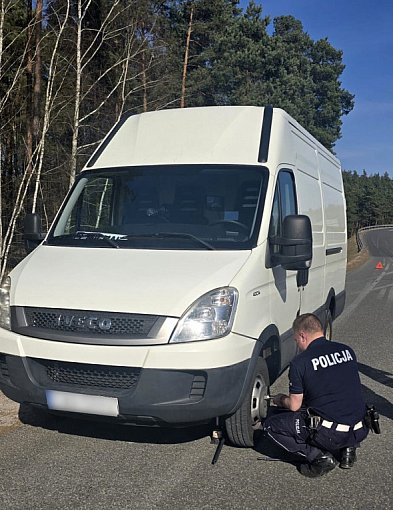O krok od urwania koła na autostradzie