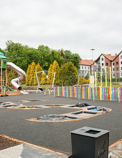 Plac zabaw przy ul. Hallera niemal gotowy! Kiedy wielkie otwarcie ZDJĘCIA