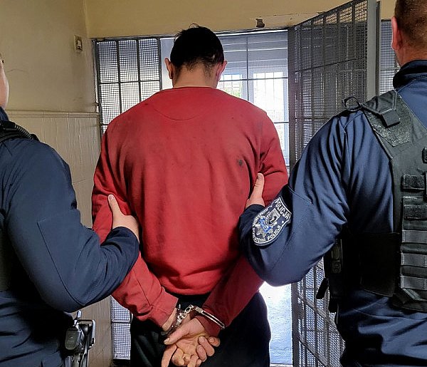 Nerwowe zachowanie za kierownicą tym razem zaprowadziło mężczyznę za kratki-28697