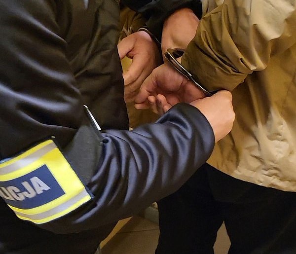 Oszust zatrzymany na gorącym uczynku w Świeciu: 100 tys. zł uratowane-28751