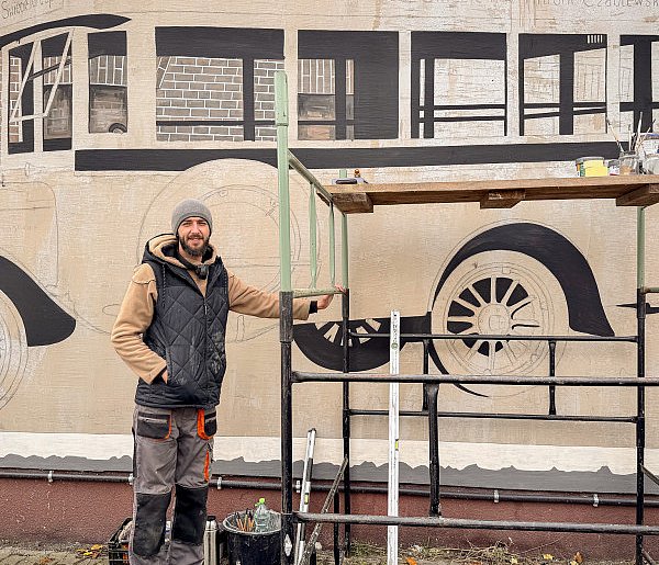 Michał Kaźmierski tworzy sztukę, a znajduje przyjaciół-28766