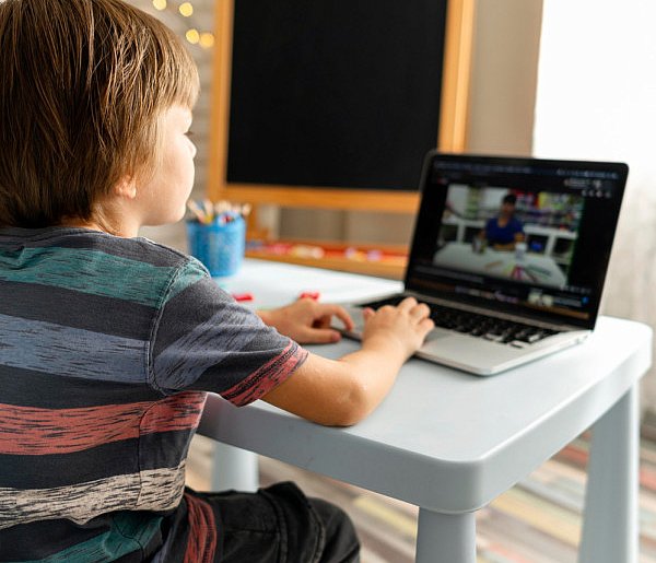 Popularni influencerzy mogą mieć kłopoty. Treści dla dzieci budzą kontrowersje-28847