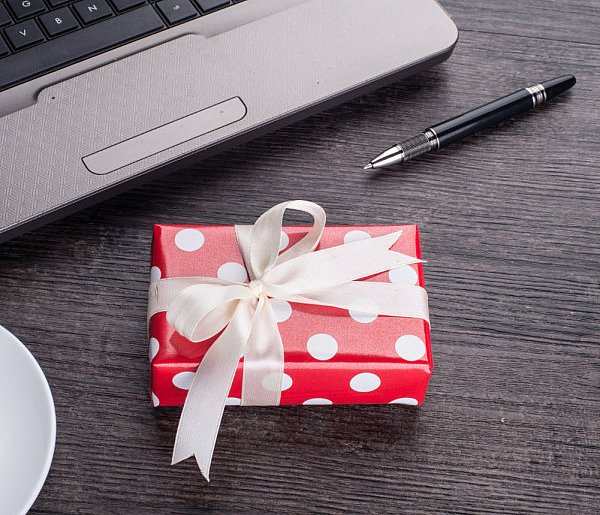 Świąteczna paczka może stać się problemem. Skarbówka patrzy z ukrycia-29038