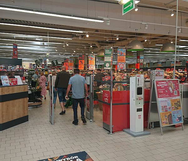 Pracownicy popularnej sieci mają dość. W południe zatrzymają pracę-29174