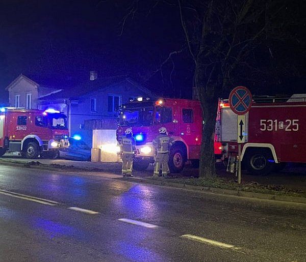 Bezdomni rozpalili, strażacy ugasili. Akcja w pustostanie-29295