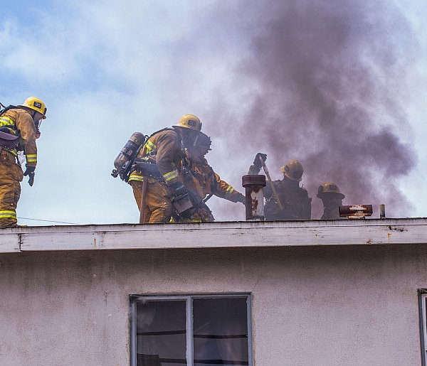 Dramatyczny pożar w Morgach. Właściciel próbował ratować dom-29545