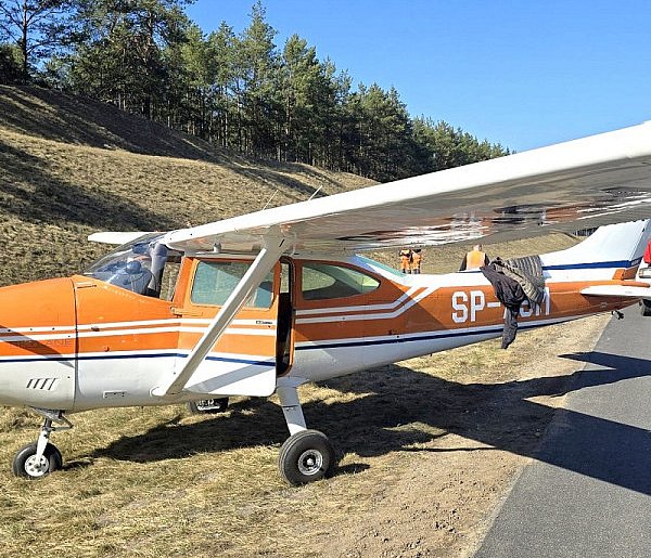 Awaryjne lądowanie na autostradzie A1 w Nowych Marzach