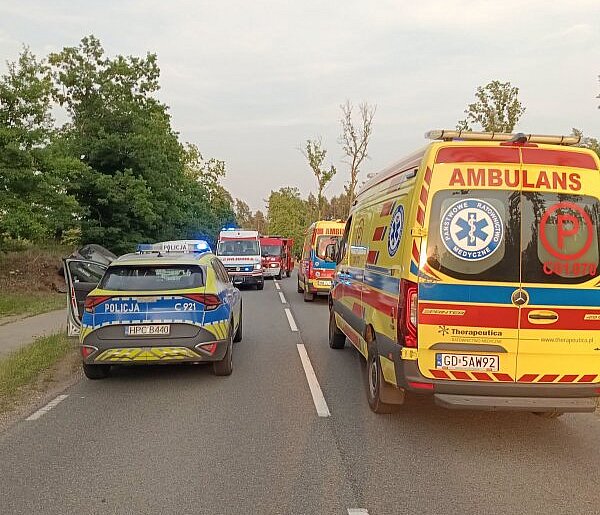Poważny wypadek koło Tlenia. Siedem osób w szpitalu, w tym pięcioro dzieci