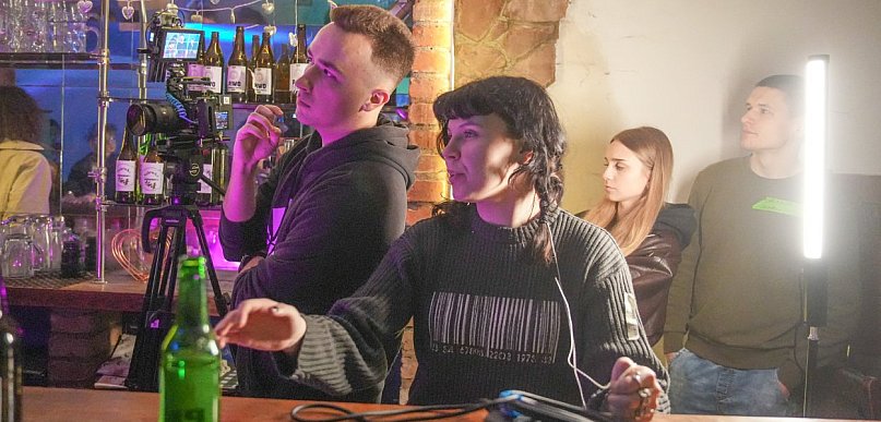 Wspomnienia absolwentów ożyją na ekranie. Pomóżmy młodzieży nakręcić film