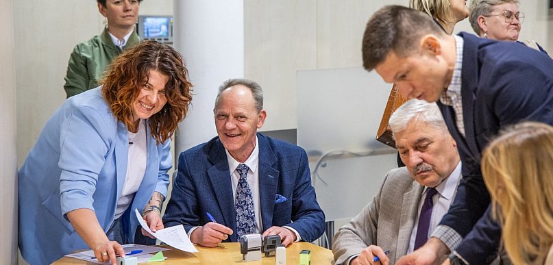 155 milionów na rozwój kujawsko-pomorskiej wsi. Pierwsze umowy już podpisane!