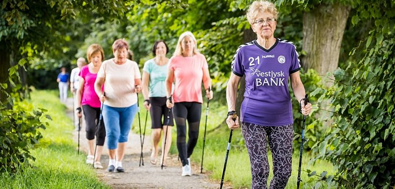 Jesień życia w kolorach tęczy. 85 milionów złotych na kluby seniora