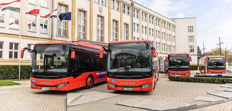 Nowe autobusy na drogach regionu. Flota KPTS rośnie w siłę