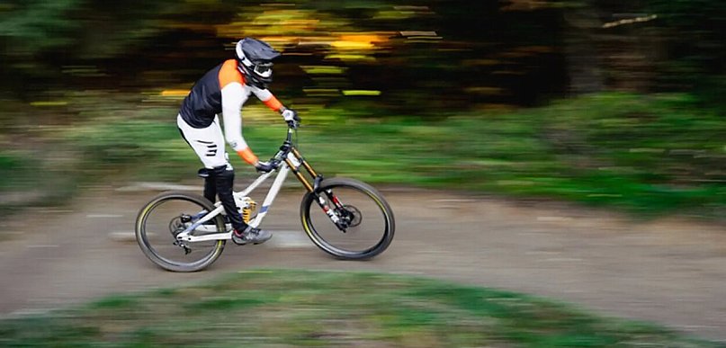 Odzież rowerowa - jak dobrać ubrania dla ridera na każde warunki?