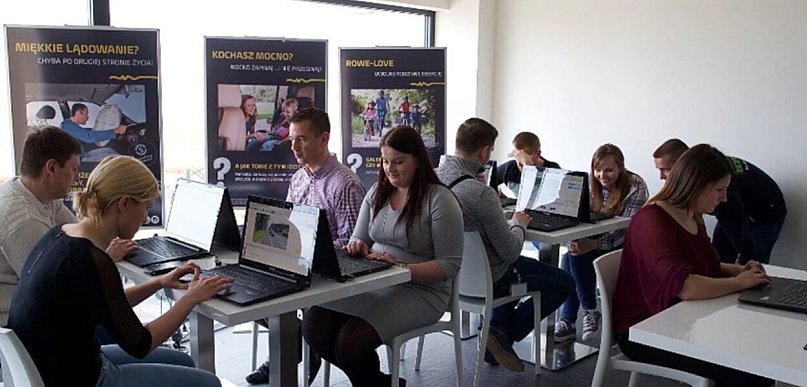 Czym jest e-shadowing i komu szczególnie się przydaje?