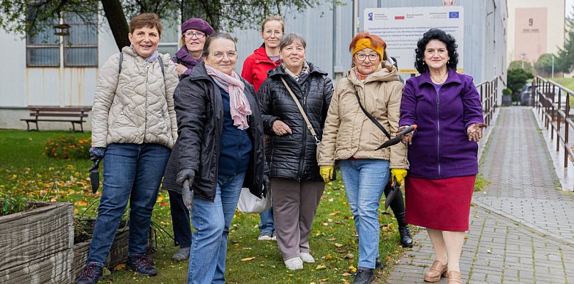 Seniorki stworzyły ogród, który łapie deszcz i niesie radość - 29154