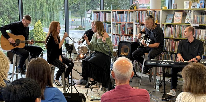 Muzyka w bibliotece. Obejrzyj cały koncert zespołu Przestrzeń - WIDEO - 29359