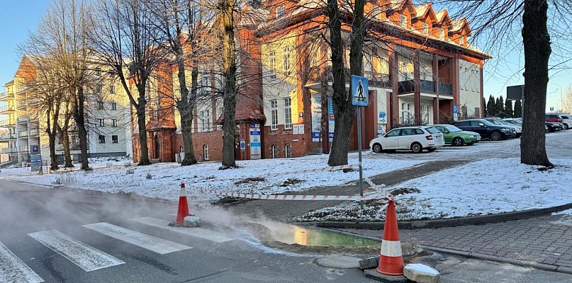 Zielona woda na Hallera. Ciepłownia potwierdza awarię i zapowiada przerwy - 29515