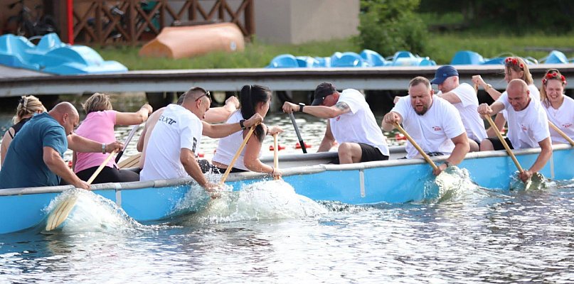 Smocze łodzie opanują świecki basen! Międzynarodowe emocje i relacja na żywo
