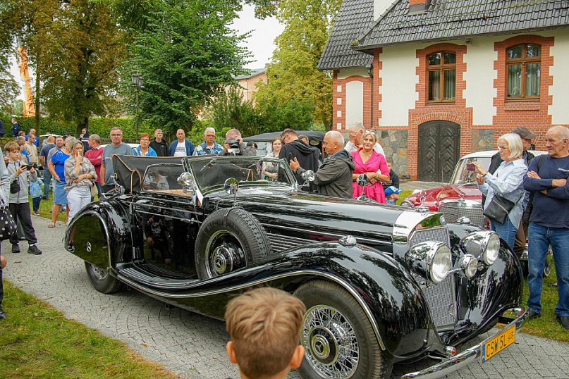 Piknik w Polednie i wystawa oldtimerów