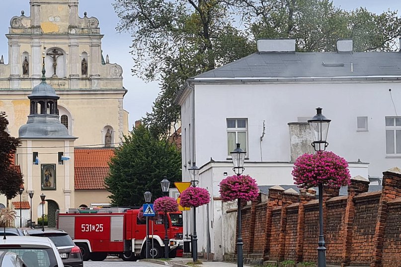 Pożar w plebanii przy Klasztorku, trwa akcja straży pożarnej