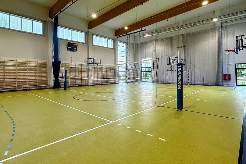 Nowoczesna hala sportowa dla szkoły w Brzozowie