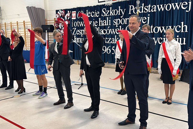 Otwarcie hali i 60-lecie szkoły w Drzycimiu