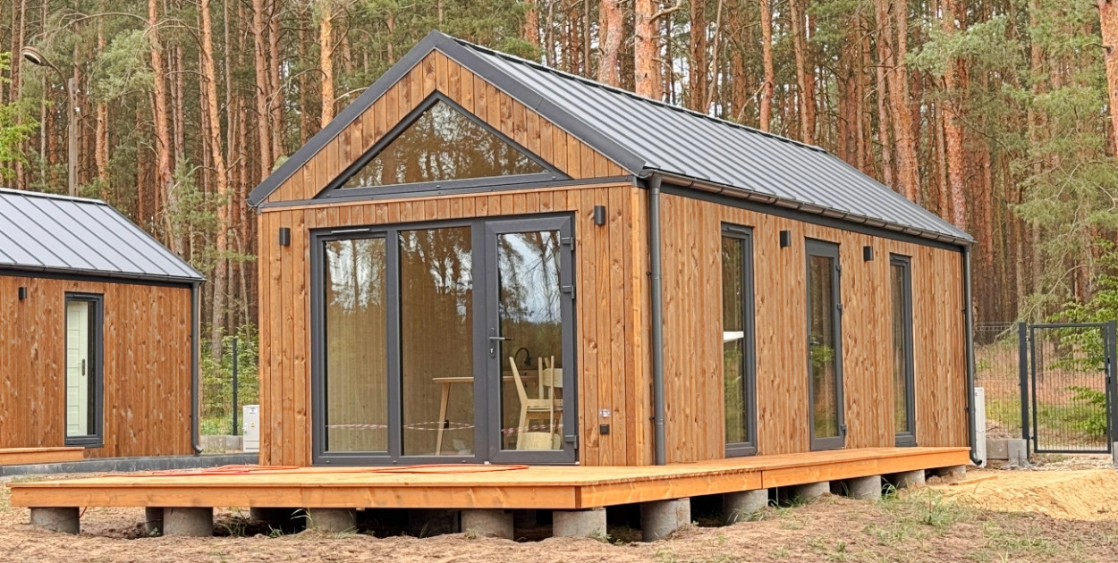 Domki w Decznie będą do wynajęcia od sierpnia. Znamy cennik