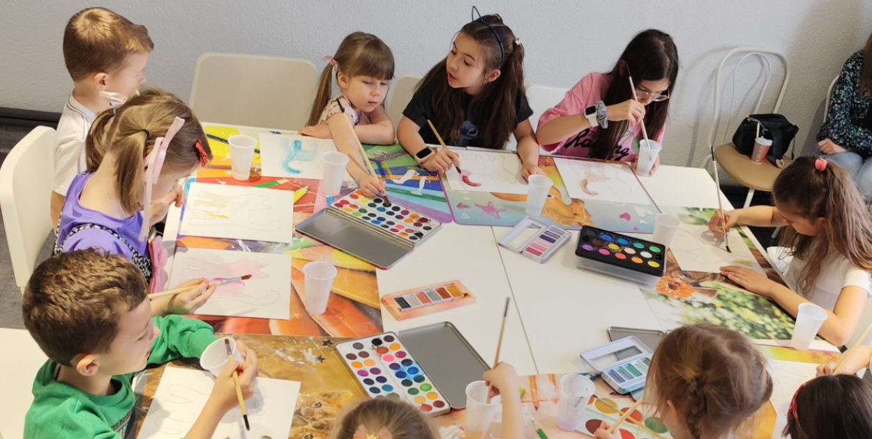 Zajęcia artystyczne dla dzieci w Pracowni Kota Fefrota. Fot. Nadesłane