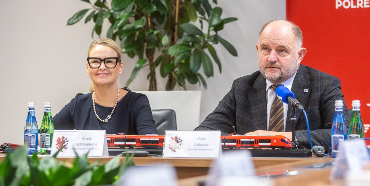 Konferencja dotycząca nowego rozkładu jazdy pociągów, fot. Szymon Zdziebło/tarantoga.pl dla UMWKP