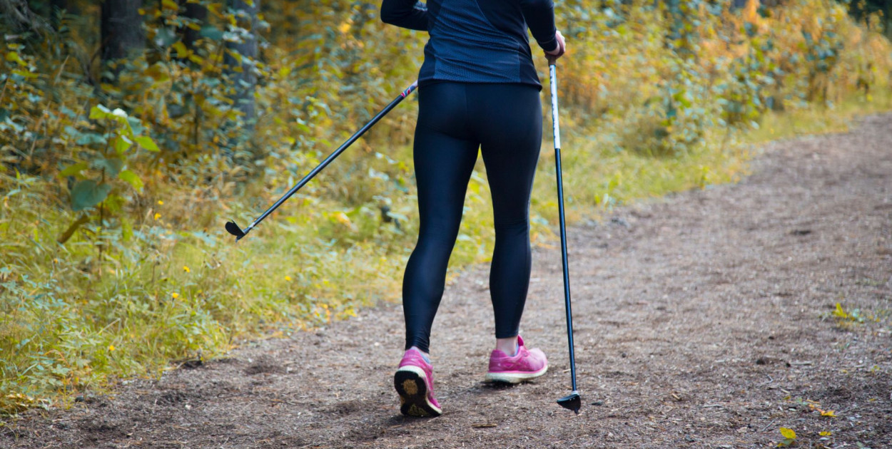 Po zmroku kobiety wybrały się na spacer/fot. zdjęcie ilustracyjne