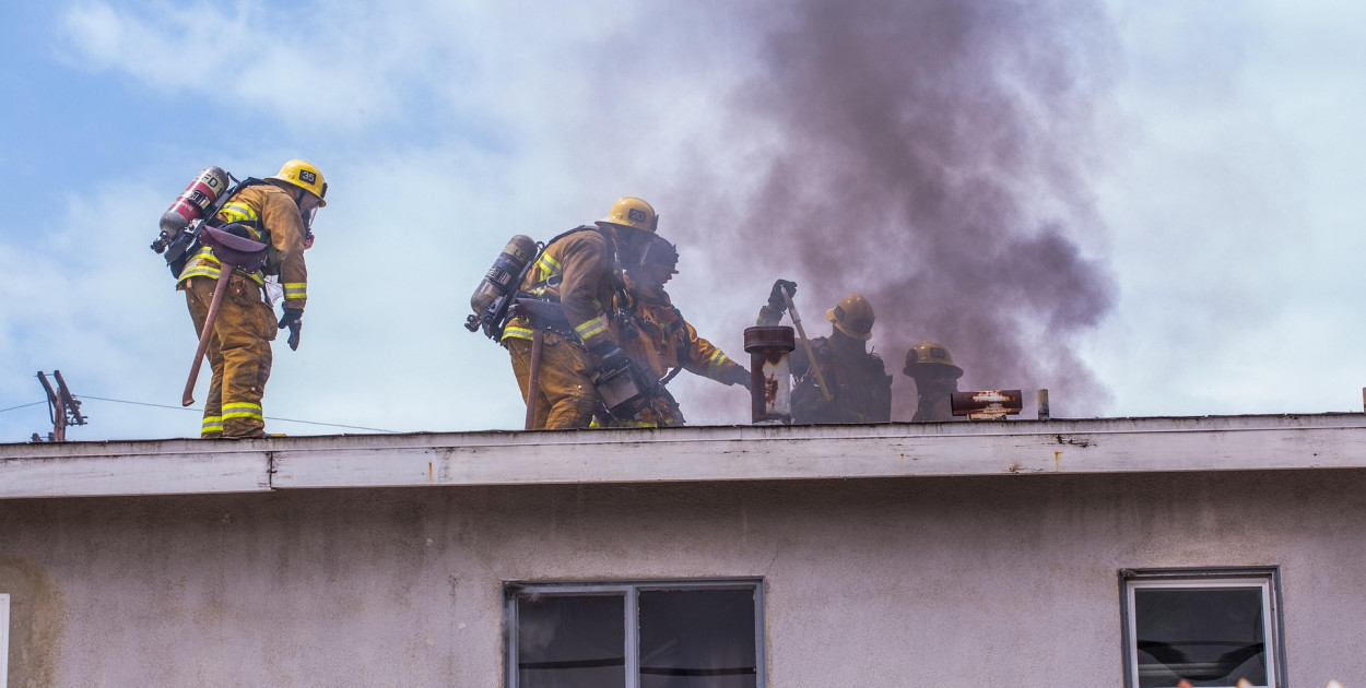 W miniony weekend doszło do pożaru sadzy, cofnięcia się dymu z komina oraz pożaru instalacji elektrycznej/zdjęcie ilustracyjne/Faith z Pixabay