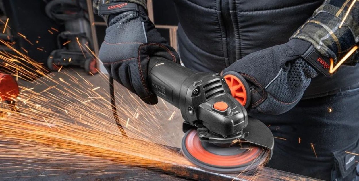 Jakie błędy popełnia się podczas pracy szlifierką kątową?
