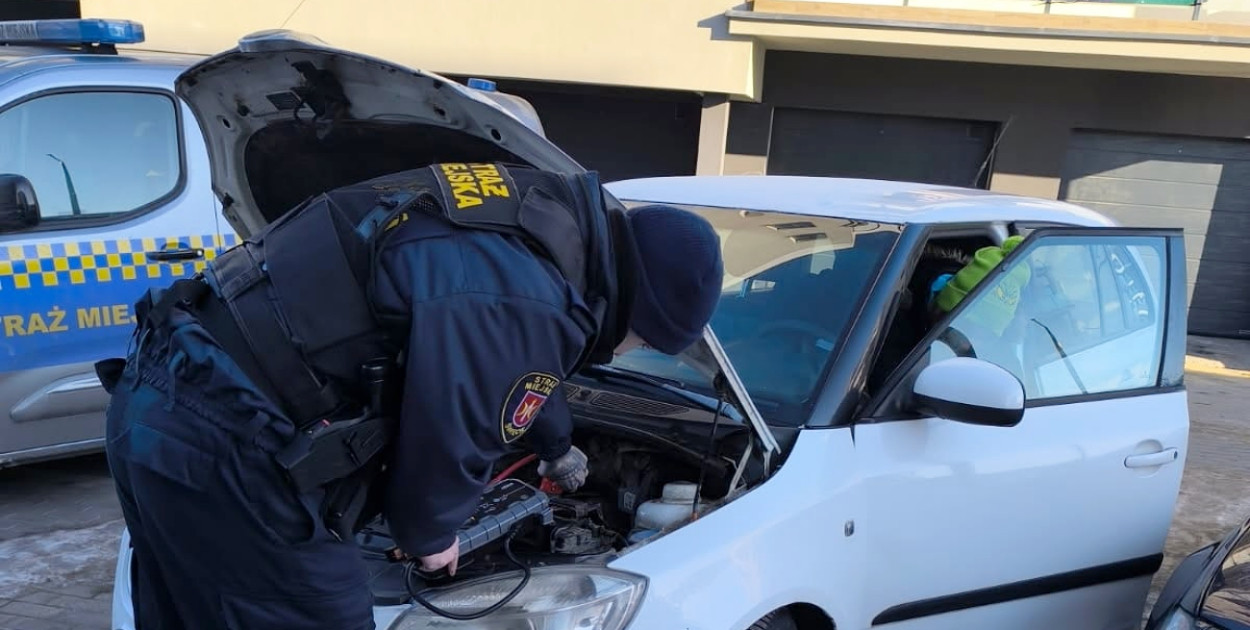 Mrozy nie odpuszczają. Służby kontrolują pustostany i budy dla psów