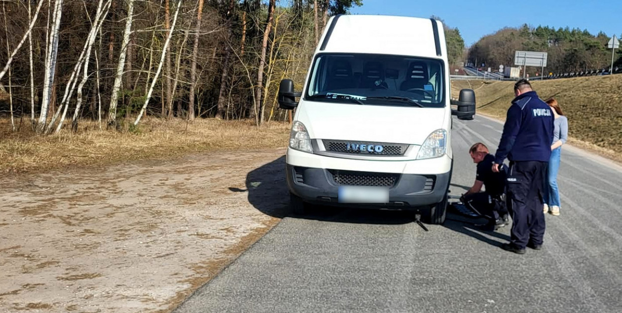 O krok od urwania koła na autostradzie