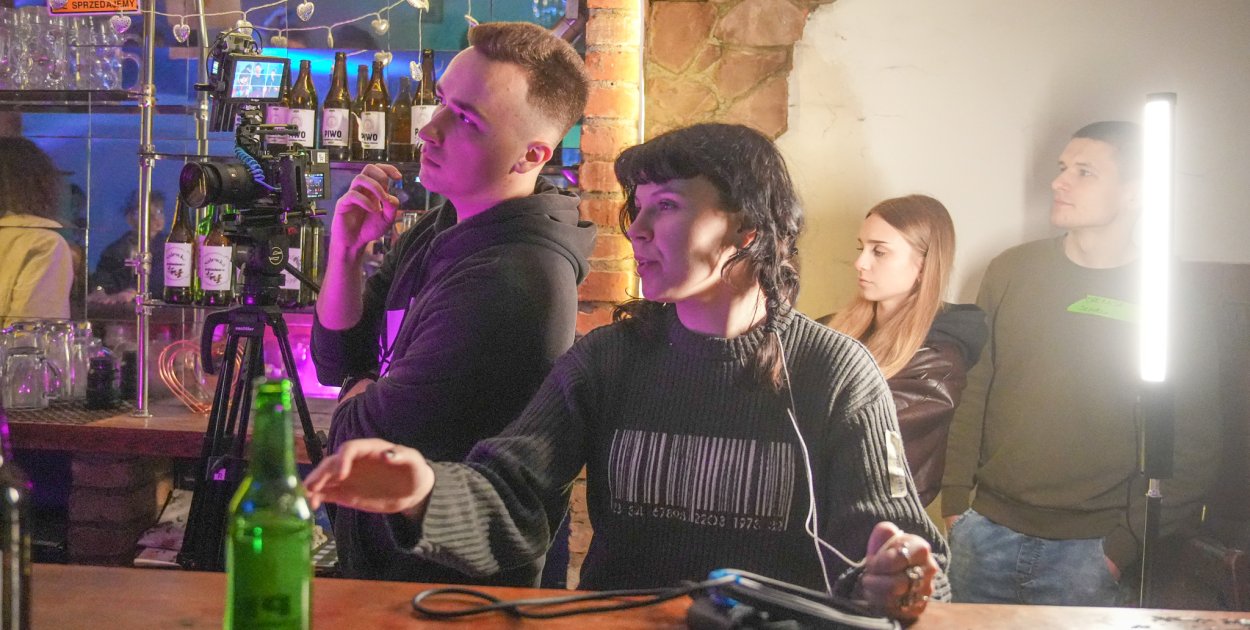 Wspomnienia absolwentów ożyją na ekranie. Pomóżmy młodzieży nakręcić film