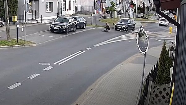Potrącenie nastolatki na hulajnodze Świecie WIDEO