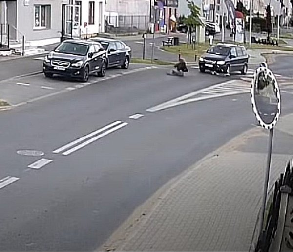 Potrącenie nastolatki na hulajnodze Świecie WIDEO